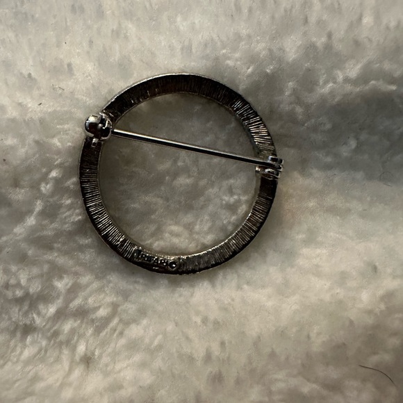 Trifari Silver Tone Brooch/ Pin - Picture 6 of 6